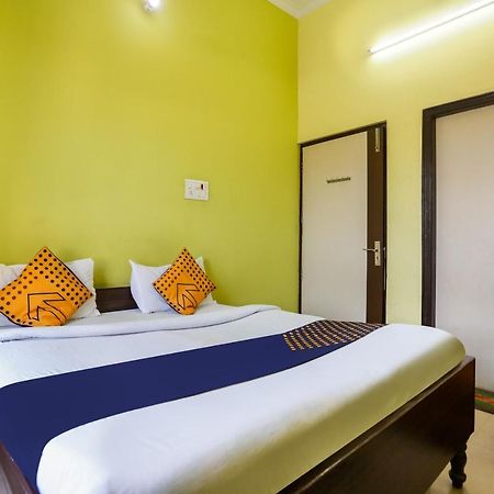 Spot On 72060 Hotel Kaushik Kakarmatha Exterior foto
