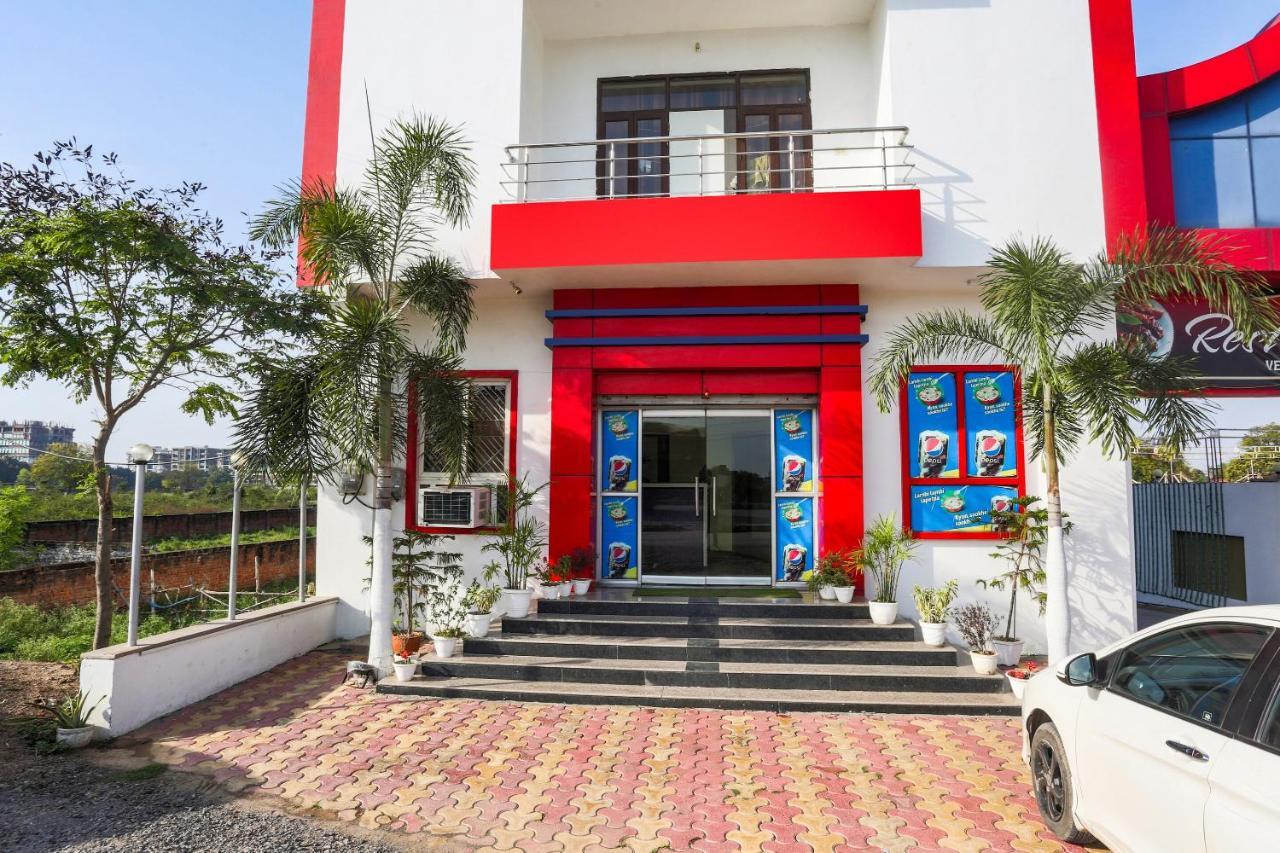 Spot On 72060 Hotel Kaushik Kakarmatha Exterior foto