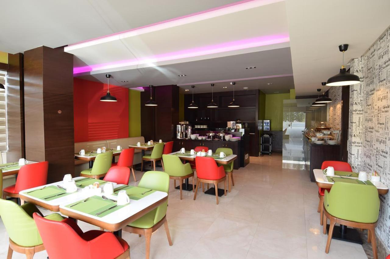 Spot On 72060 Hotel Kaushik Kakarmatha Exterior foto