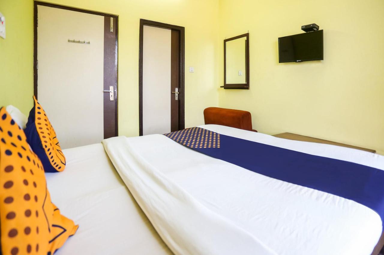 Spot On 72060 Hotel Kaushik Kakarmatha Exterior foto