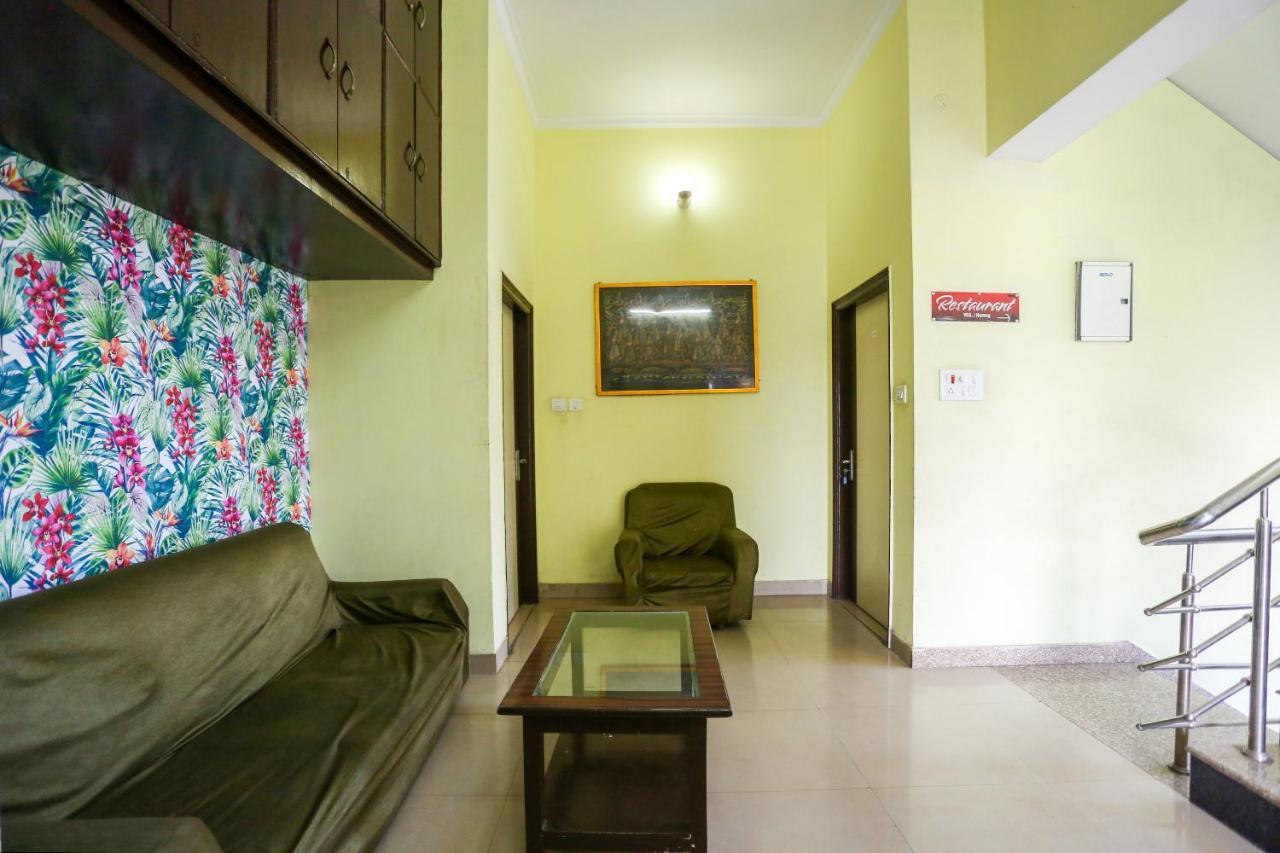 Spot On 72060 Hotel Kaushik Kakarmatha Exterior foto