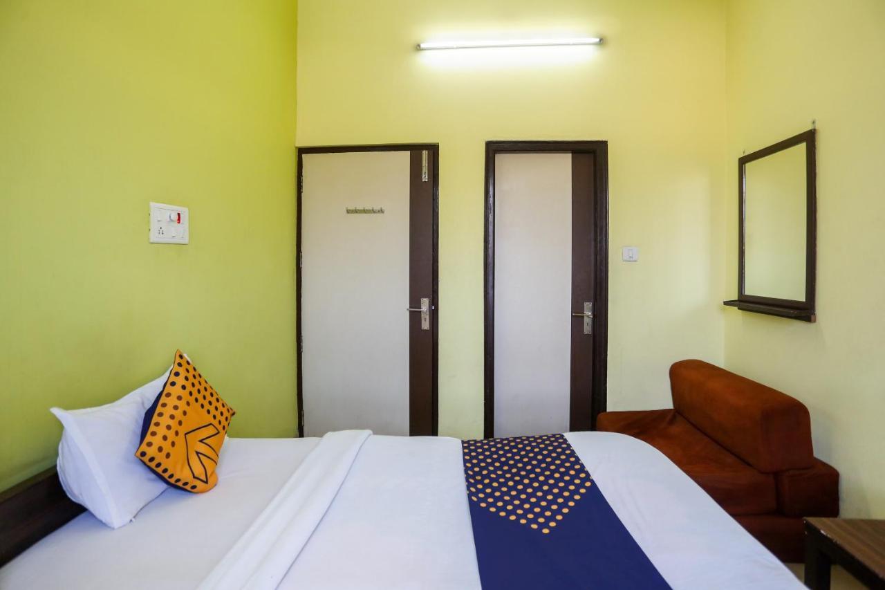 Spot On 72060 Hotel Kaushik Kakarmatha Exterior foto
